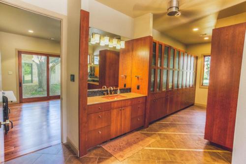 Contemporary Master Bath 2