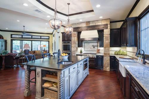 Contemporary Texas Hill Country Kitchen