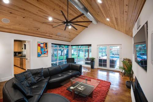 Living Room 6