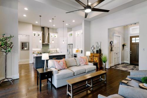 190712-JBB-Spec-Home-101549
